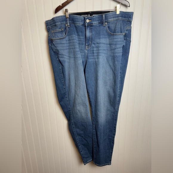 Torrid Bombshell Skinny Medium Wash Premium Denim Jeans Size 24T - Picture 5 of 9